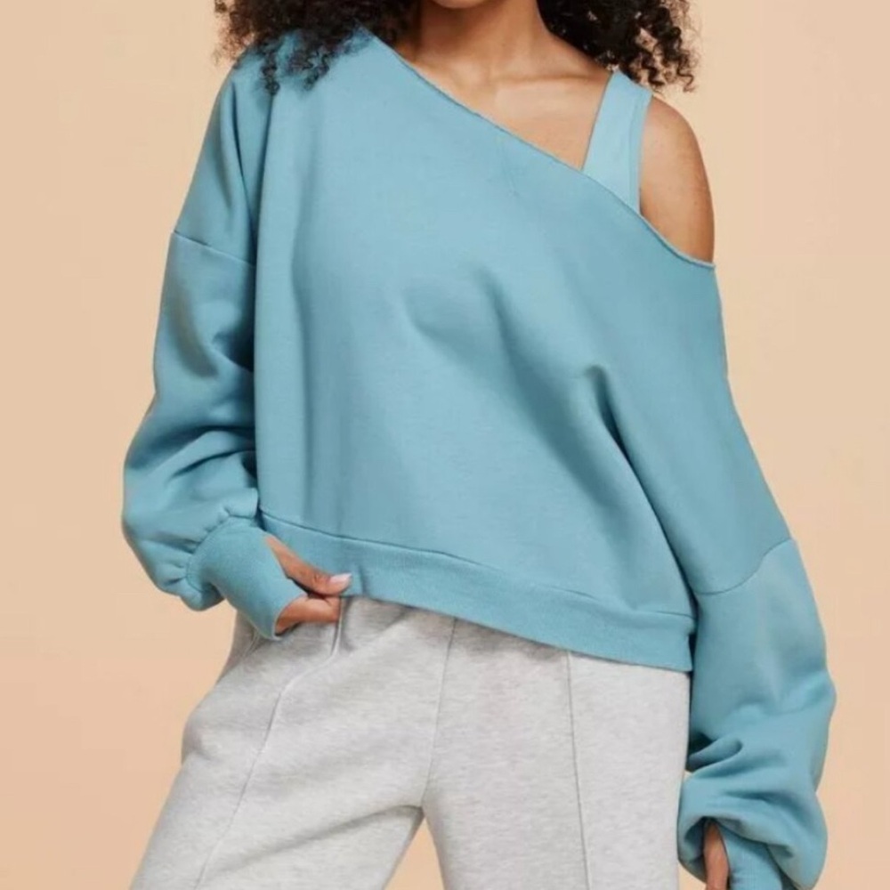 POPFLEX Dance Studio Sweatshirt M; Cameo Blue Off-the-Shoulder Sweater